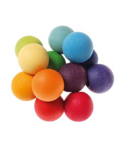 Grimms perlefanger perfekt legetøj til under bleskift med stofbleer (Billenboetiek) regnbue